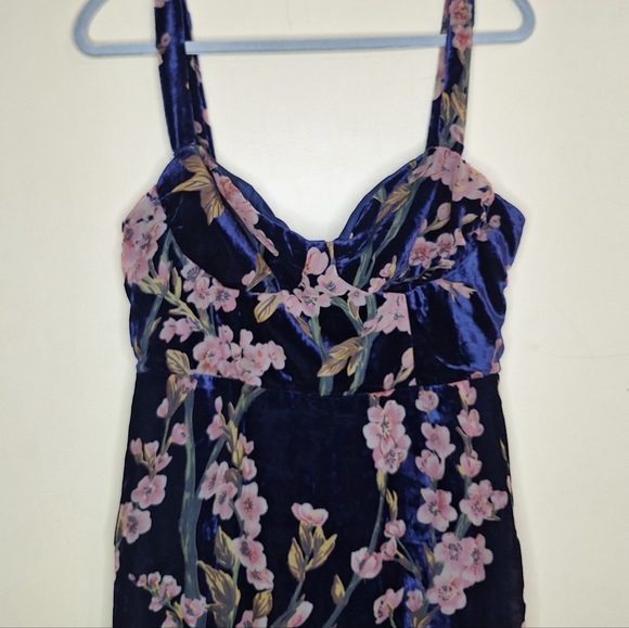 Lulu´s Whimsygoth Romantic Stunner Floral Burnout Velvet Lace-Up Dress - Picture 16 of 16